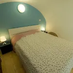 Central Garden Cavour App. Edz Cir:00127200626